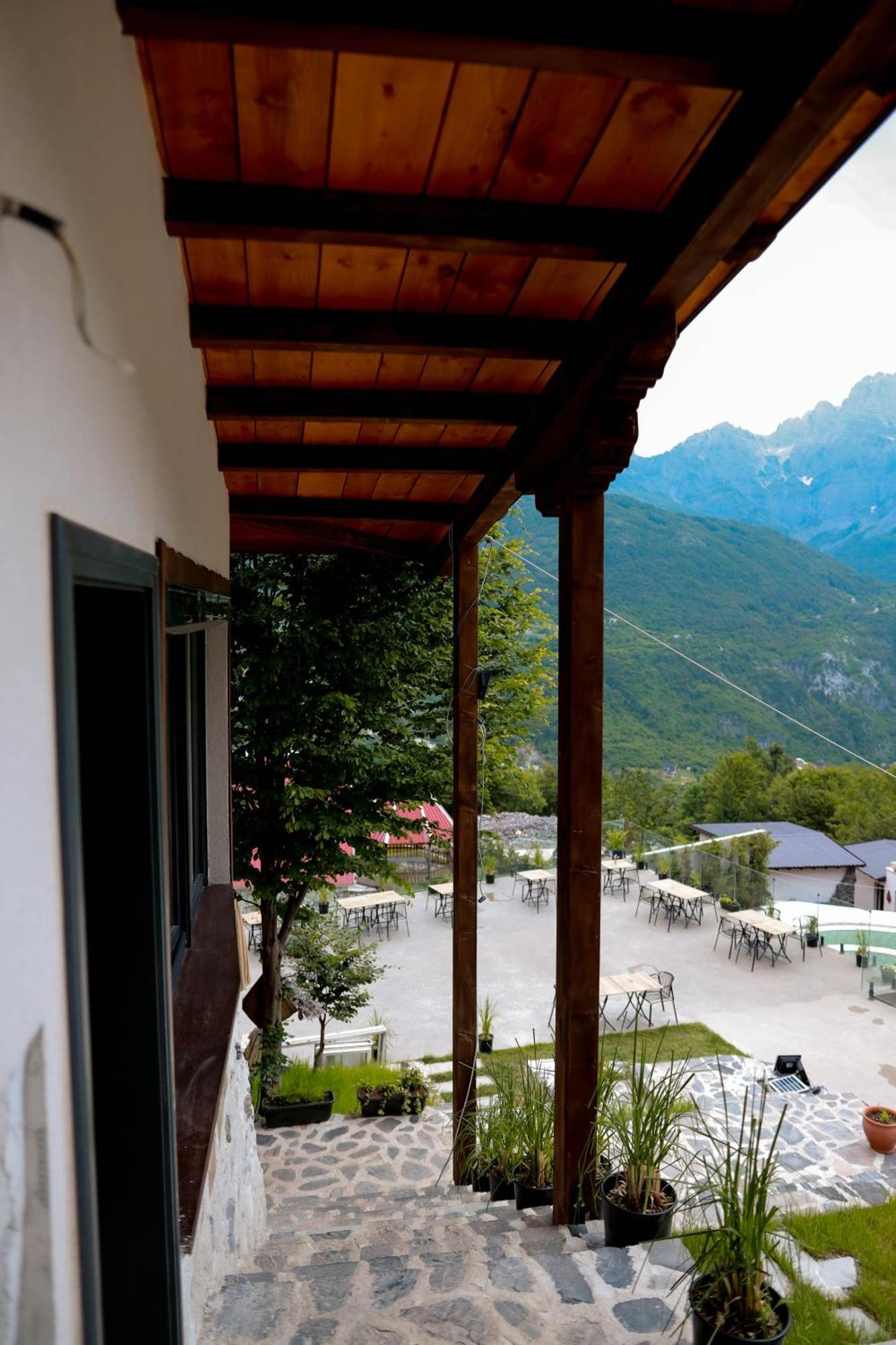 Hotel Thethi Esterno foto