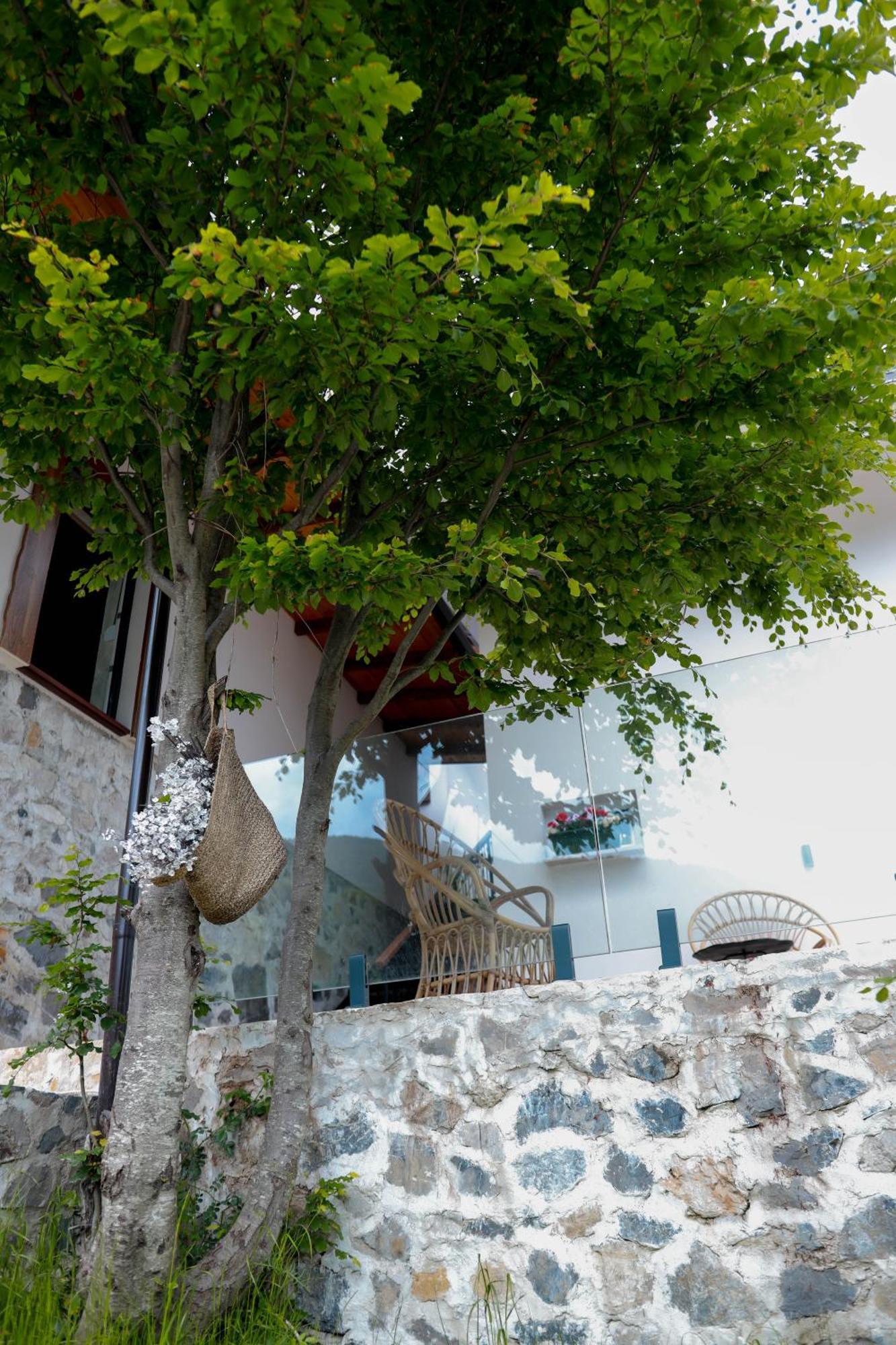 Hotel Thethi Esterno foto